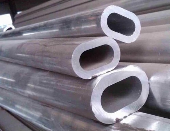 Труба алюминиевая овальная гладкая АД35Т1 49,7х23,1 мм фото